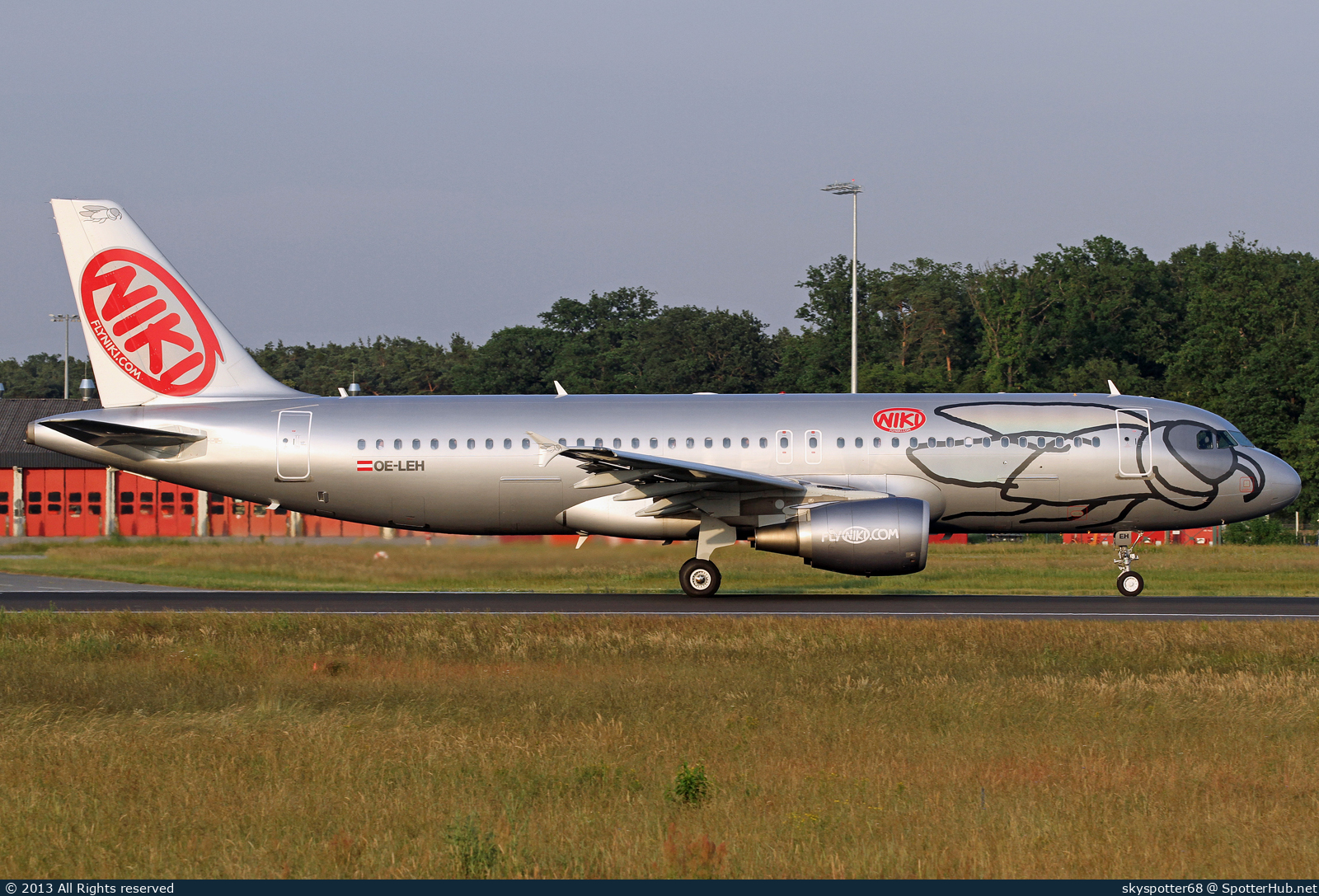 Photo of OE-LEH - Airbus A320-214 operated by Niki