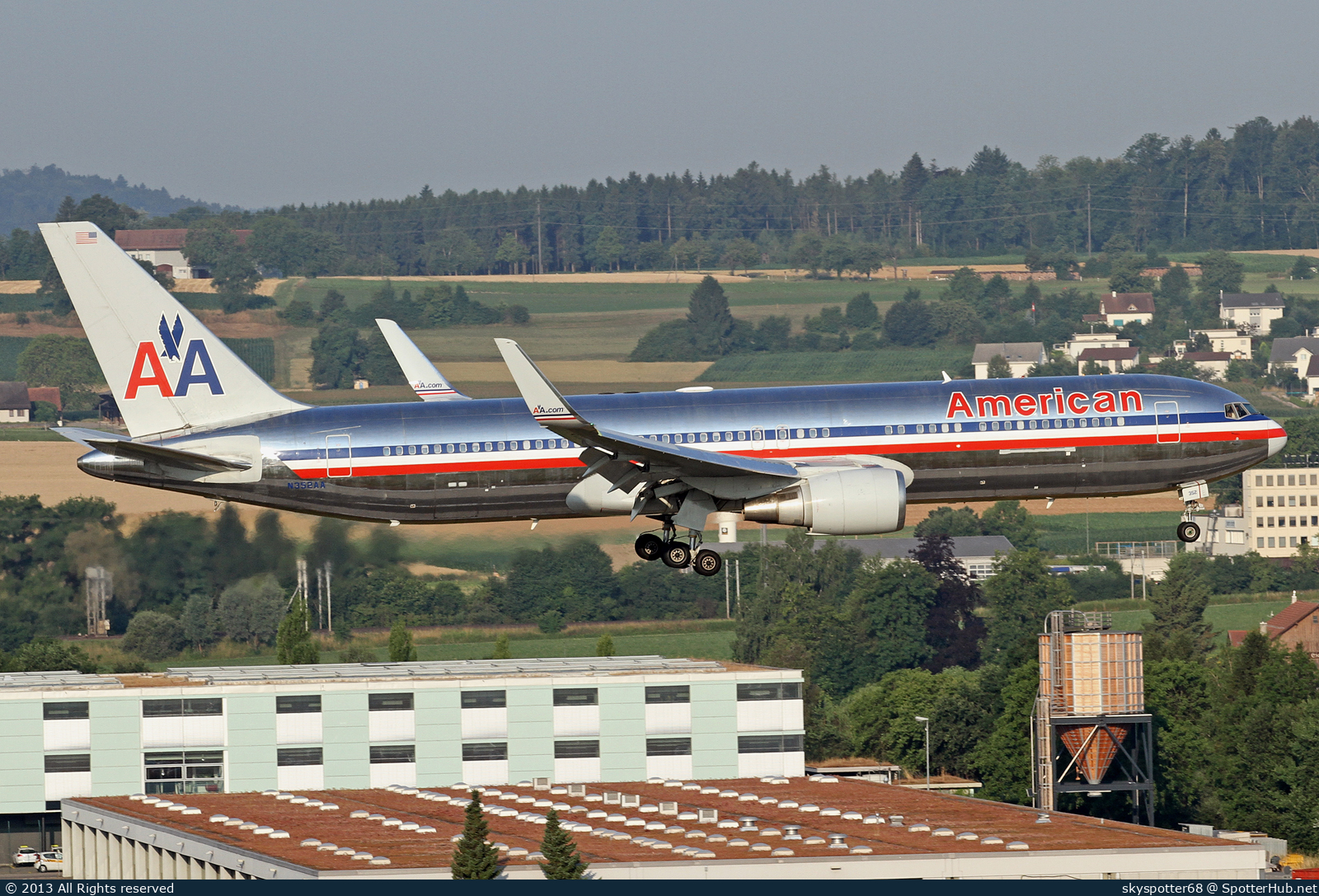 Photo of N352AA - Boeing 767-323(ER) operated by American Airlines