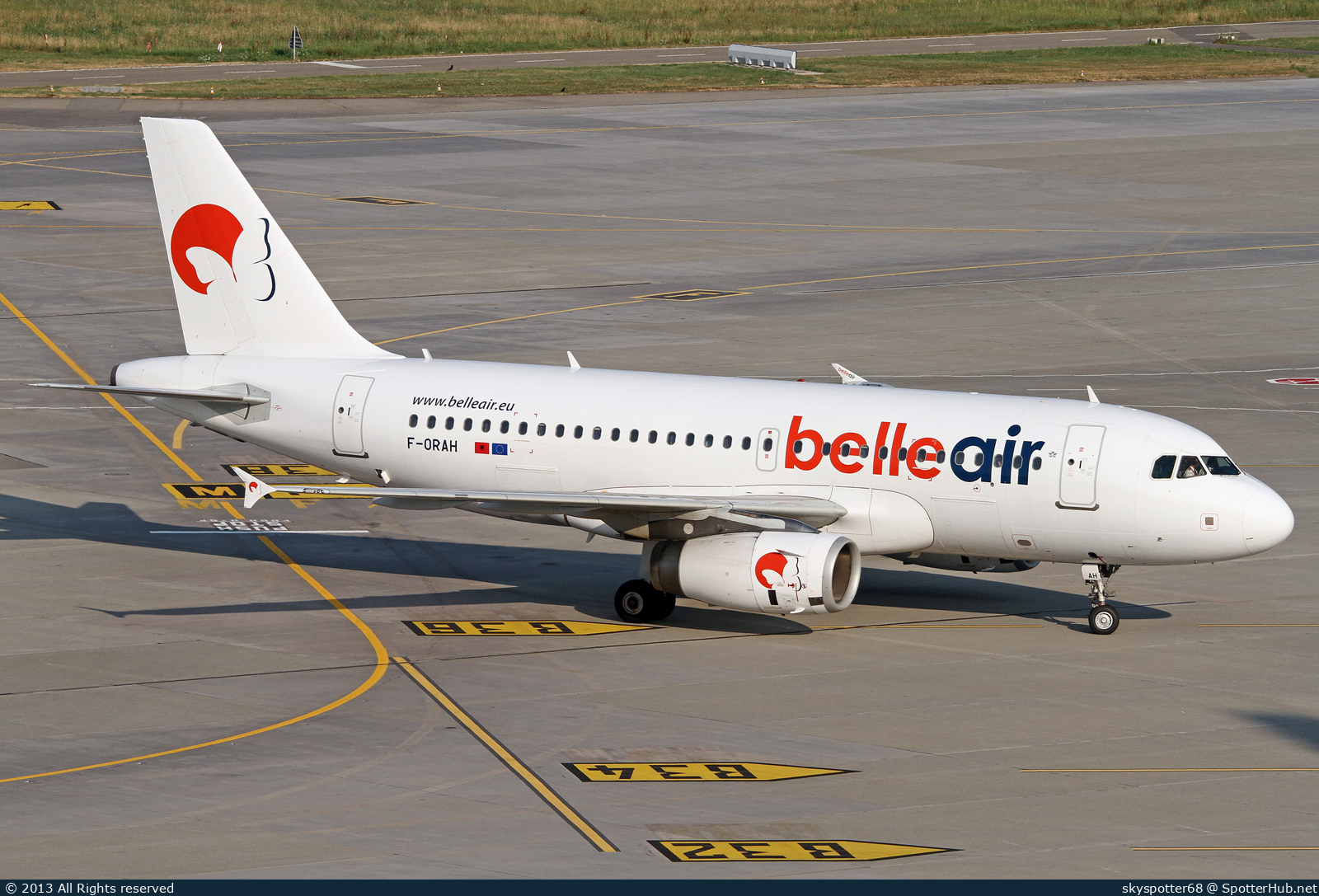 Photo of F-ORAH - Airbus A319-132 operated by Belle Air