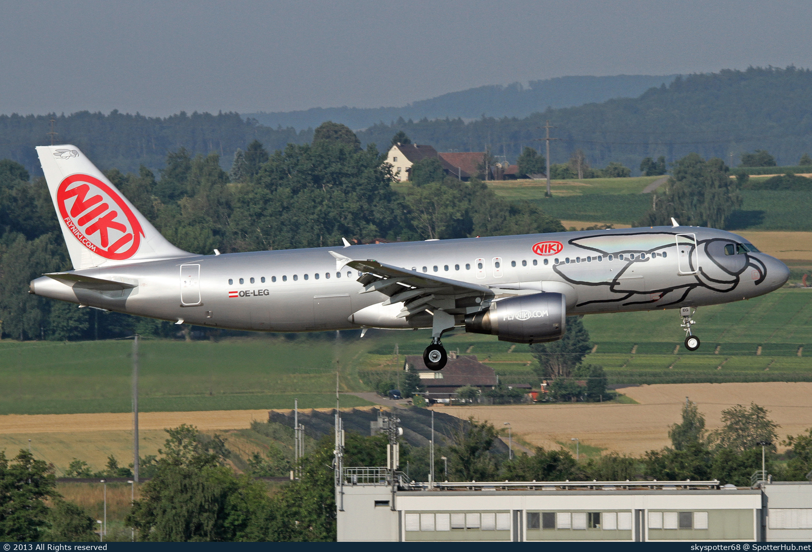 Photo of OE-LEG - Airbus A320-214 operated by Niki