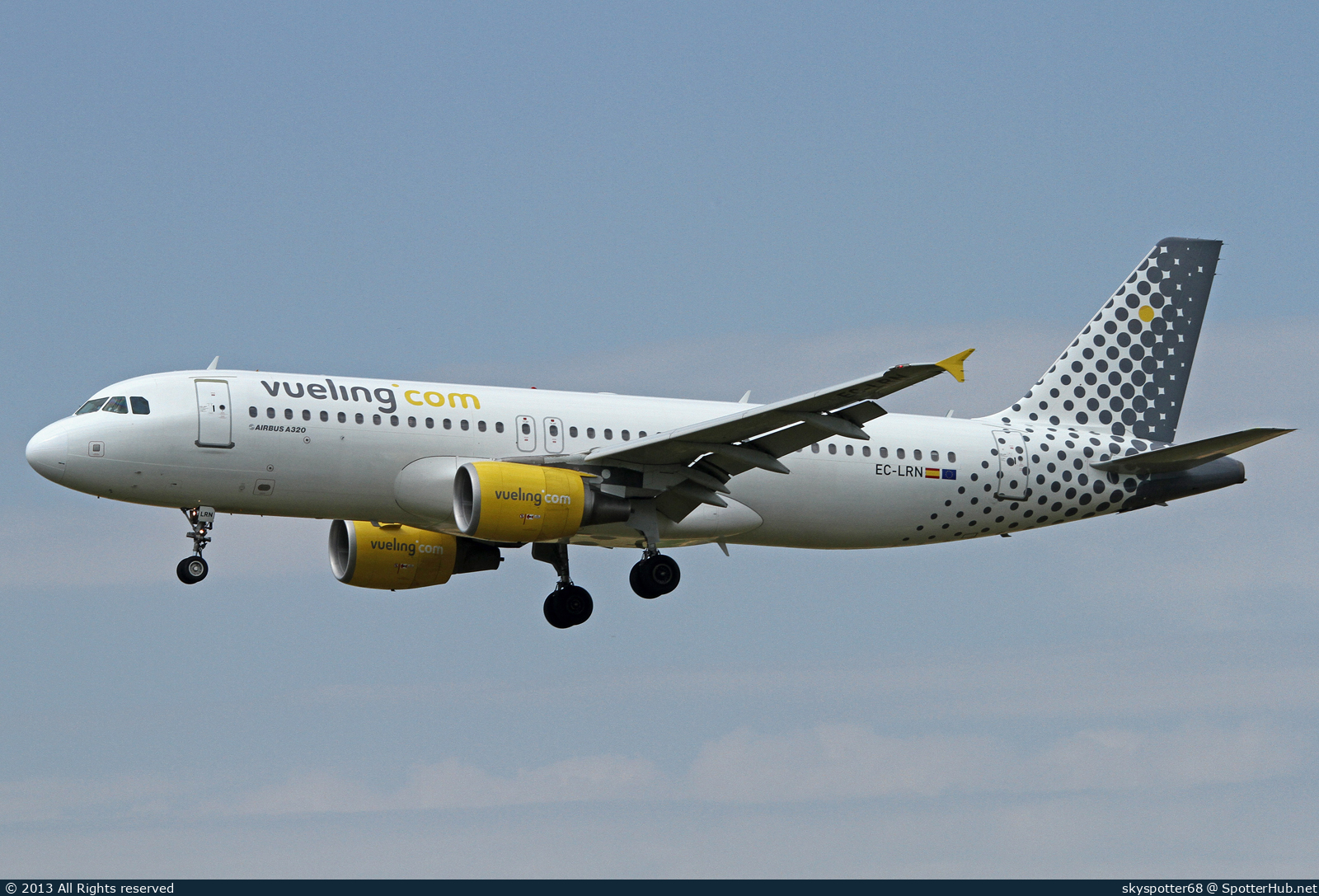 Photo of EC-LRN - Airbus A320-214 operated by Vueling