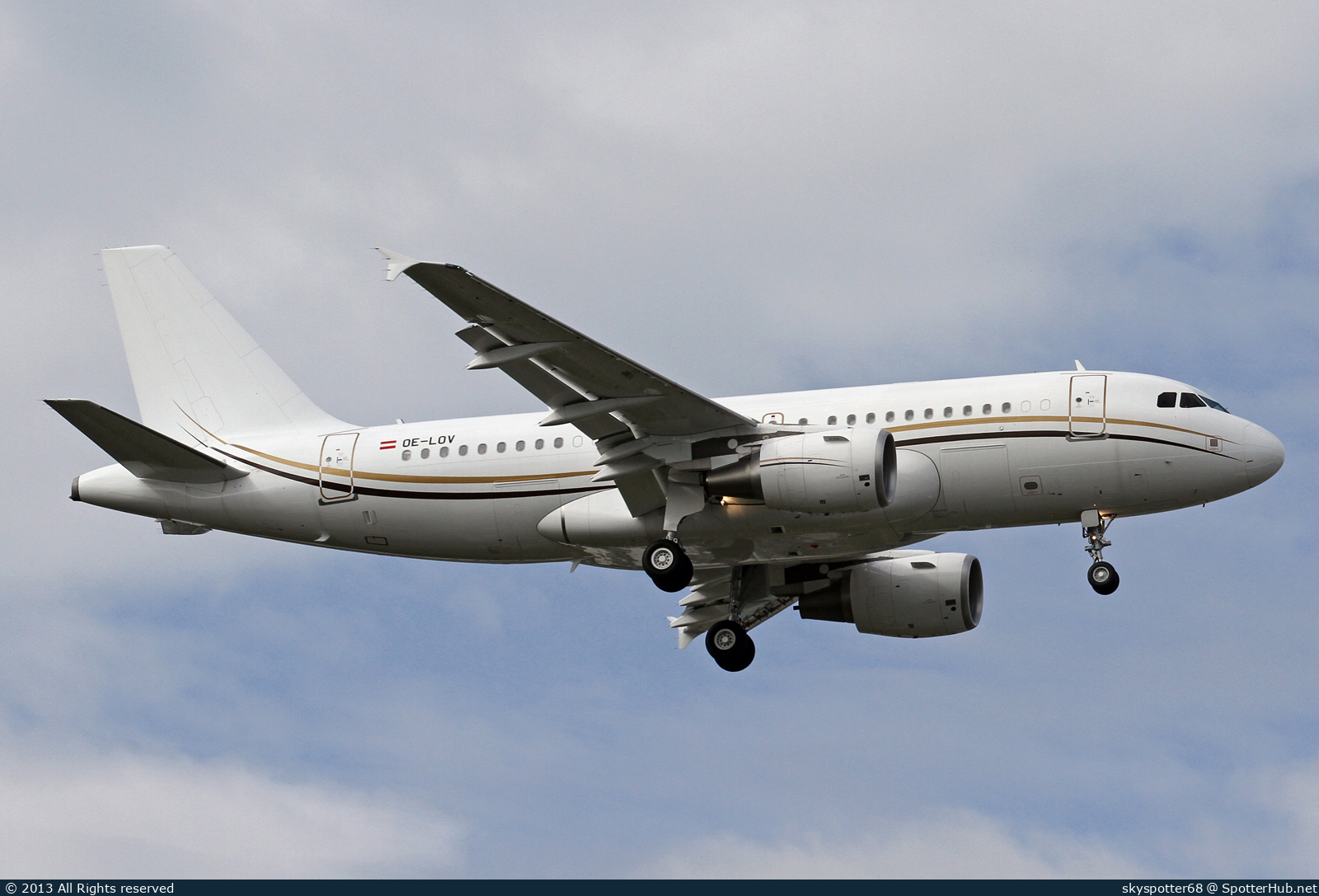 Photo of OE-LOV - Airbus A319-115(CJ) operated by Tyrolean Jet Service