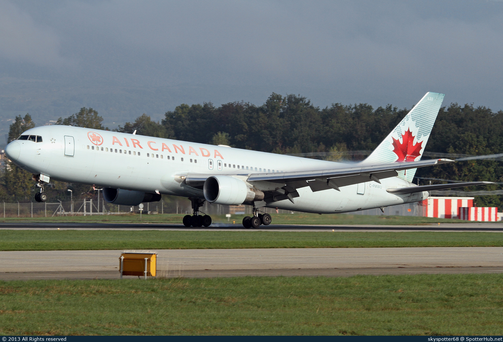 Photo of C-FMWU - Boeing 767-333(ER) operated by Air Canada
