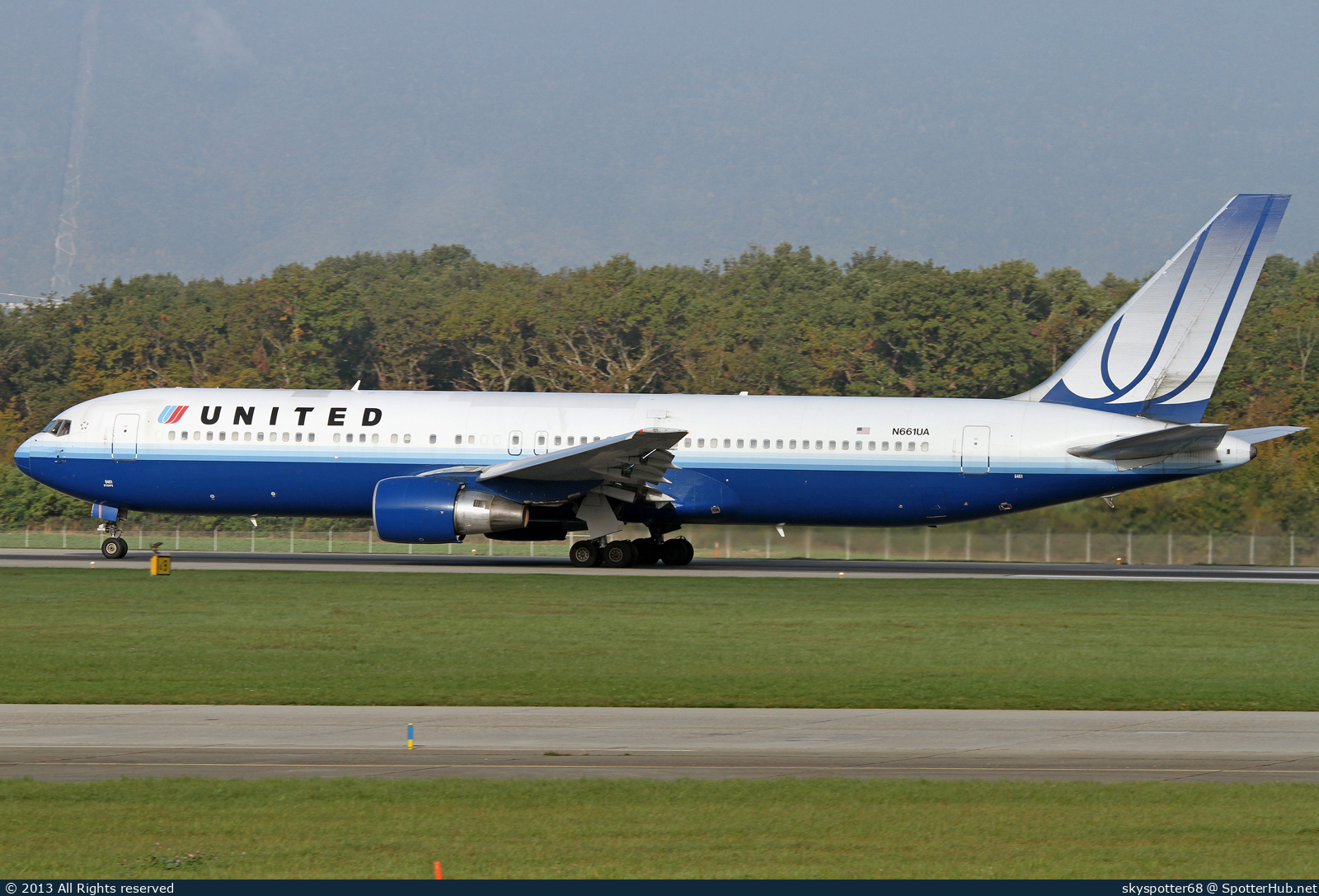 Photo of N661UA - Boeing 767-322(ER) operated by United Airlines
