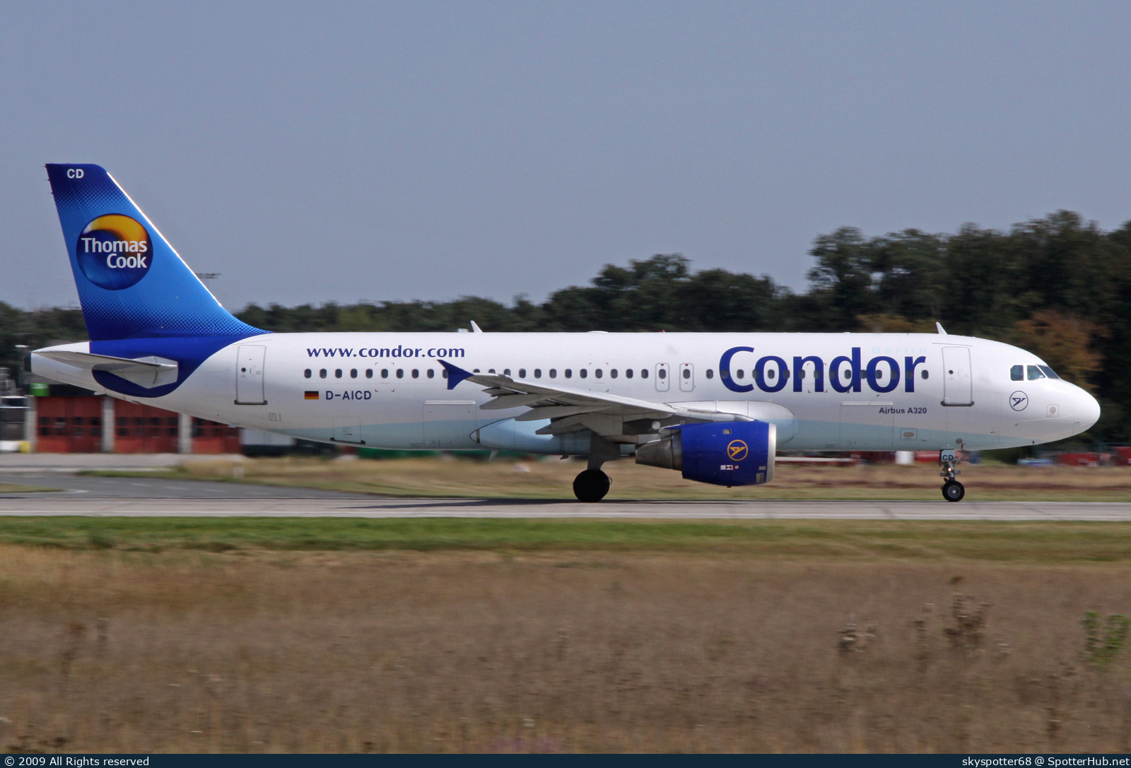 Photo of D-AICD - Airbus A320-212 operated by Condor
