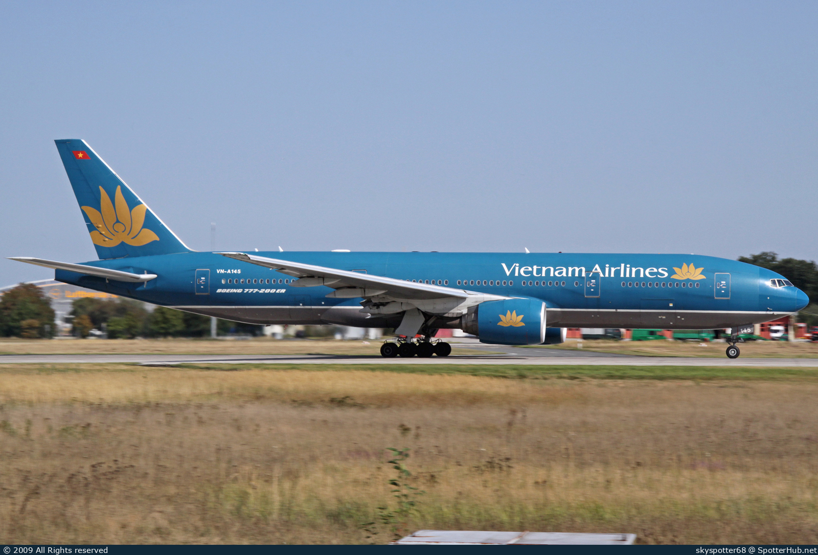 Photo of VN-A145 - Boeing 777-26K(ER) operated by Vietnam Airlines