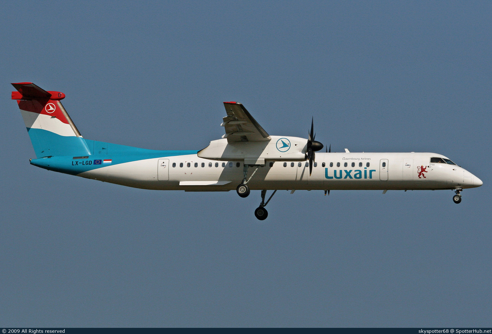 Photo of LX-LGD - Bombardier DHC-8-402 Dash 8 Q400 operated by Luxair