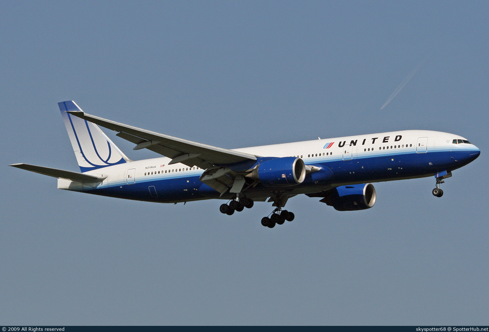 Photo of N219UA - Boeing 777-222(ER) operated by United Airlines