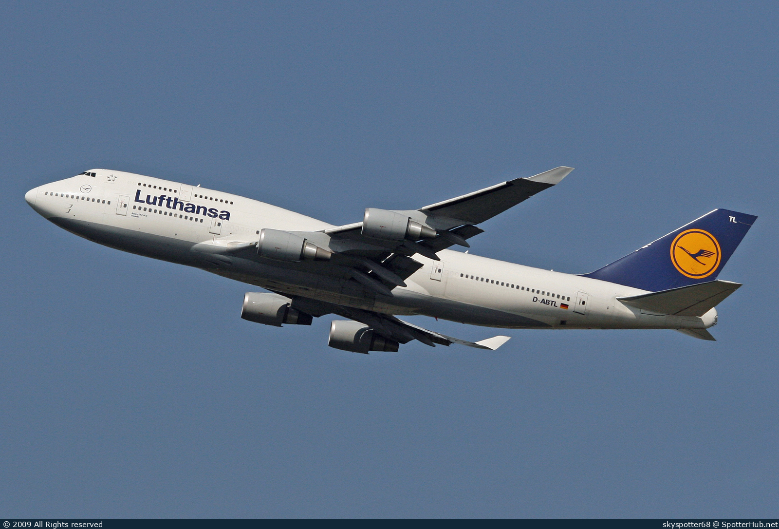 Photo of D-ABTL - Boeing 747-430 operated by Lufthansa