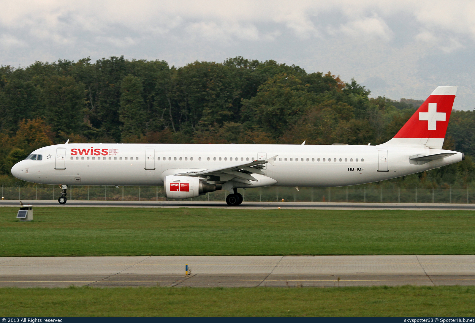 Photo of HB-IOF - Airbus A321-111 operated by Swiss International Air Lines