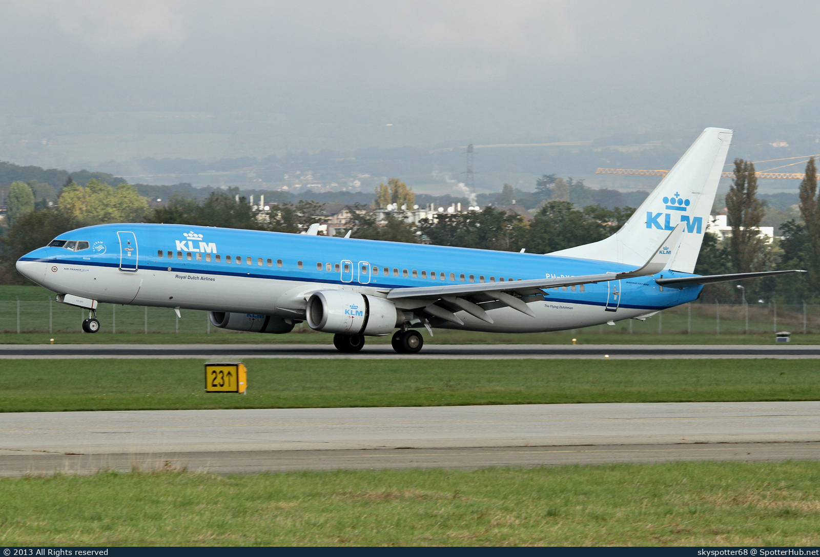 Photo of PH-BXE - Boeing 737-8K2 operated by KLM Royal Dutch Airlines