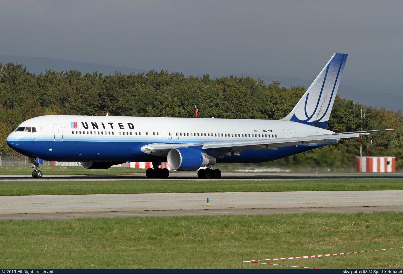 Photo of N651UA - Boeing 767-322(ER) operated by United Airlines