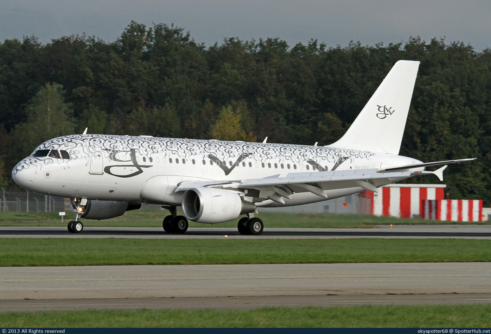 Photo of 9H-GVV - Airbus A319-115(CJ) operated by Privajet