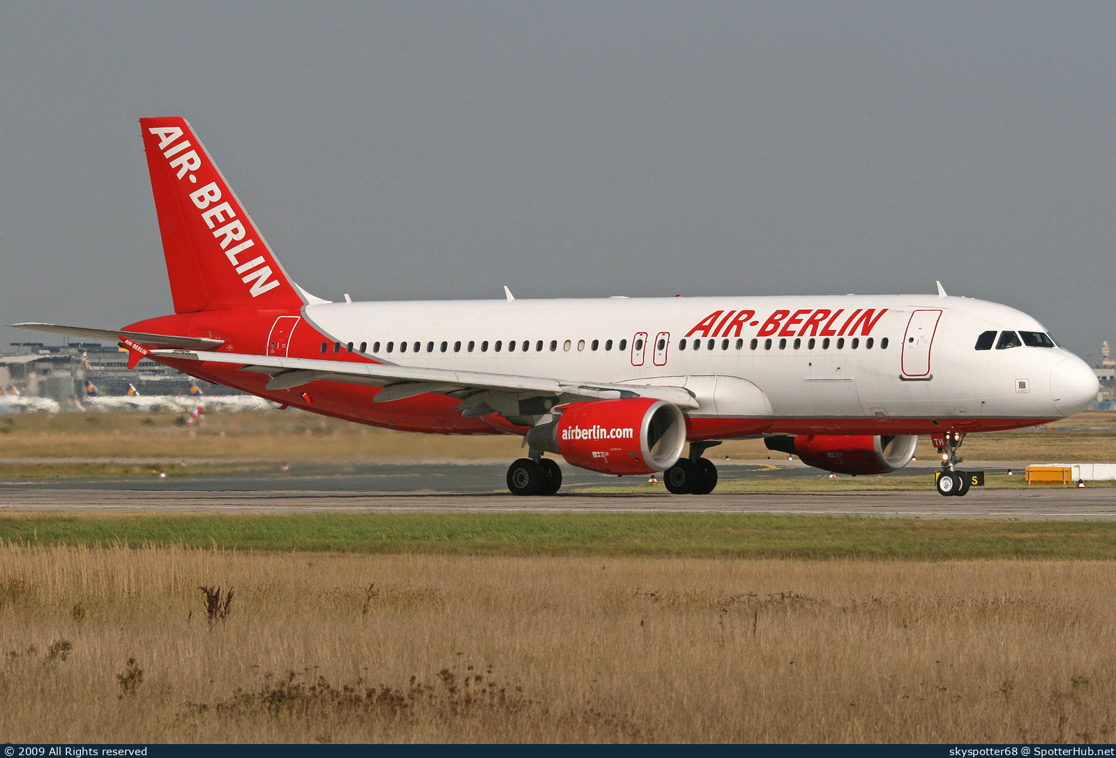 Photo of D-ALTH - Airbus A320-214 operated by Air Berlin