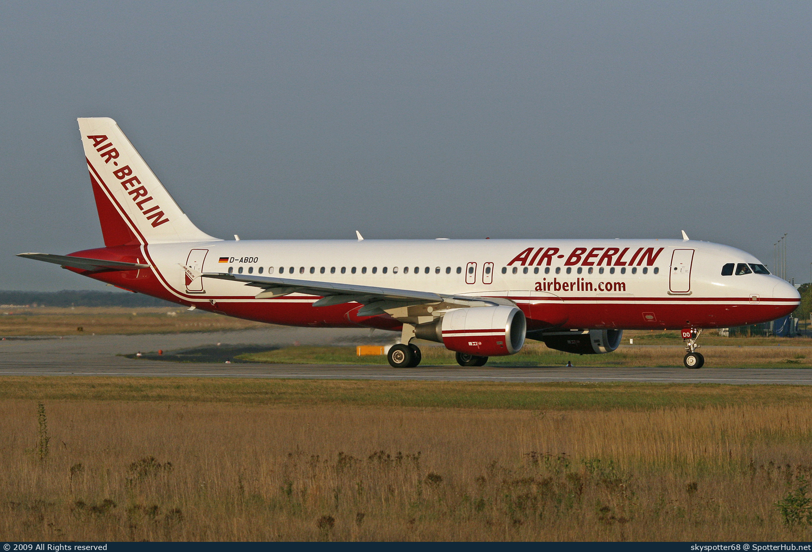Photo of D-ABDO - Airbus A320-214 operated by Air Berlin