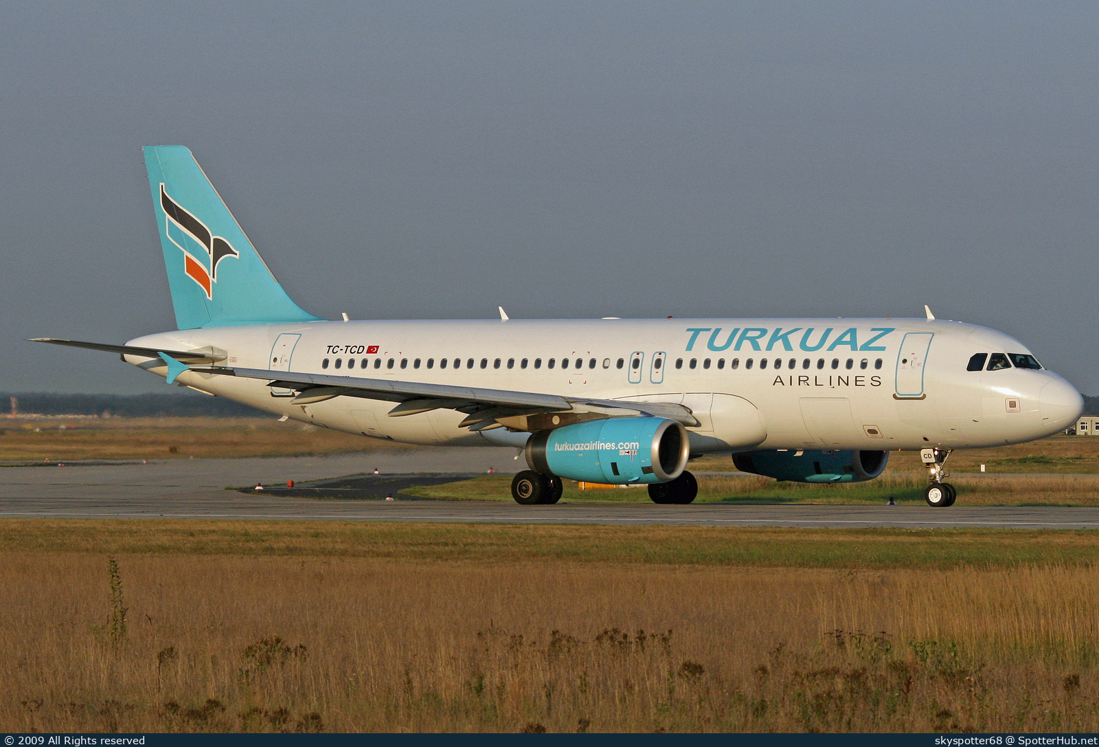 Photo of TC-TCD - Airbus A320-232 operated by Turkuaz Airlines