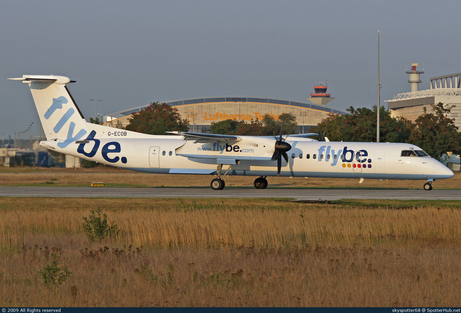 Photo of G-ECOB - Bombardier DHC-8-402 Dash 8 Q400 operated by flybe