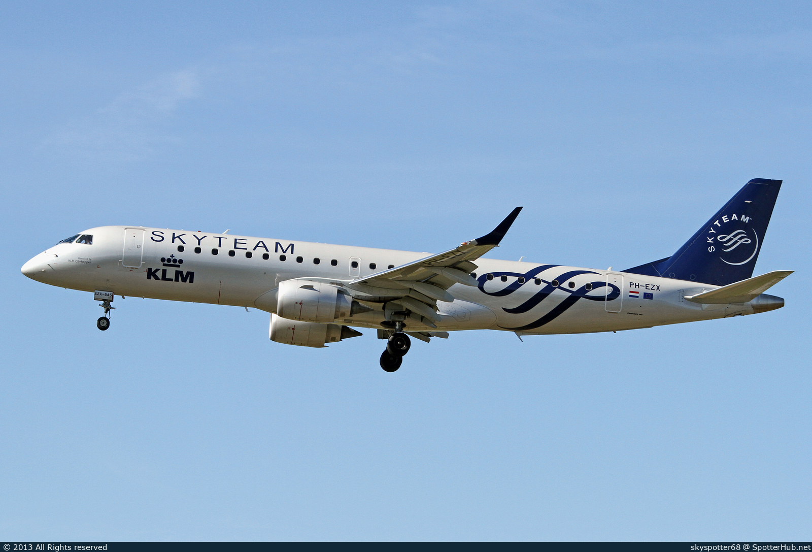 Photo of PH-EZX - Embraer ERJ-190STD operated by KLM Cityhopper