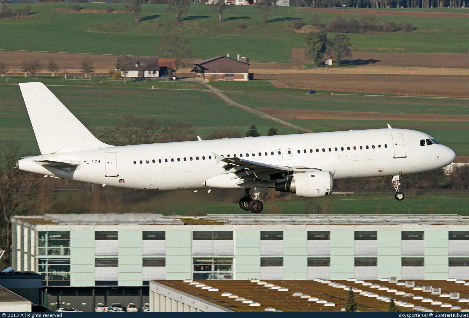 Photo of YL-LCH - Airbus A320-211 operated by SmartLynx Airlines