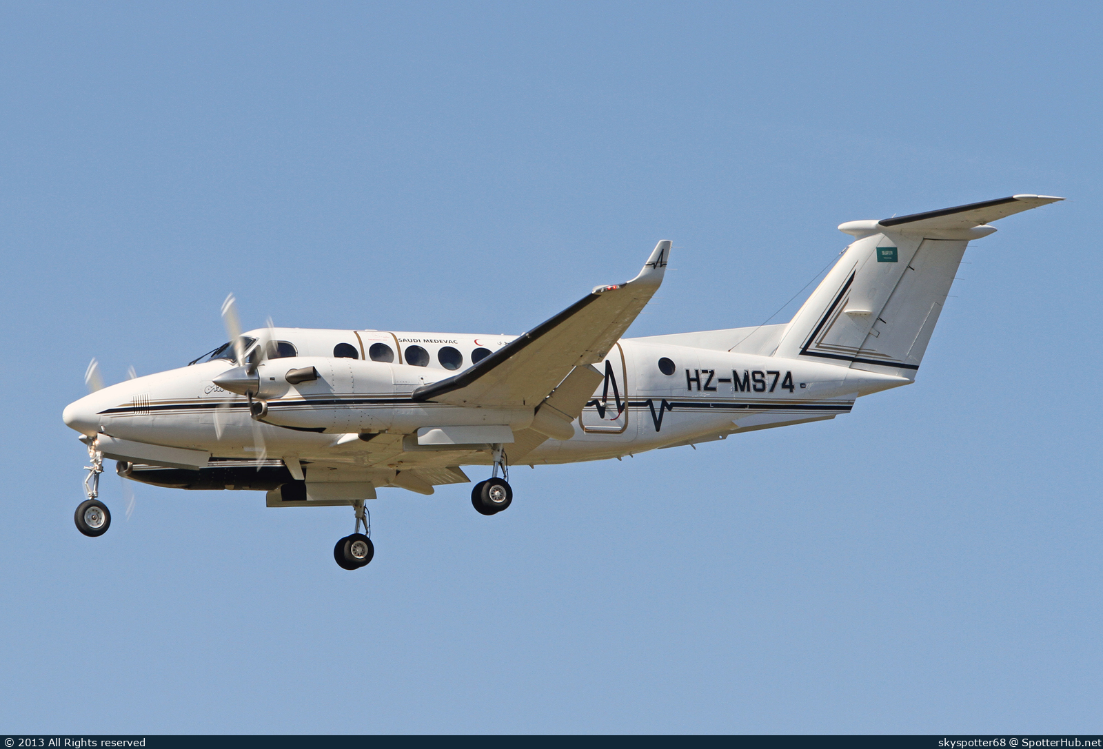 Photo of HZ-MS74 - Beechcraft B300C Super King Air 350C operated by Saudi Aero Medical Evacuation