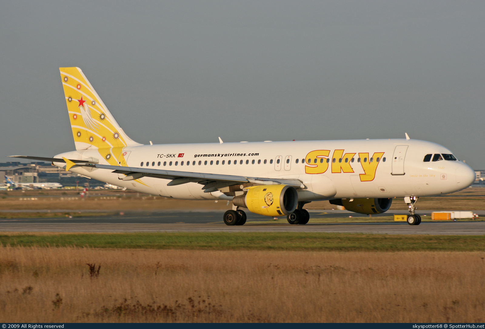 Photo of TC-SKK - Airbus A320-211 operated by Sky Airlines