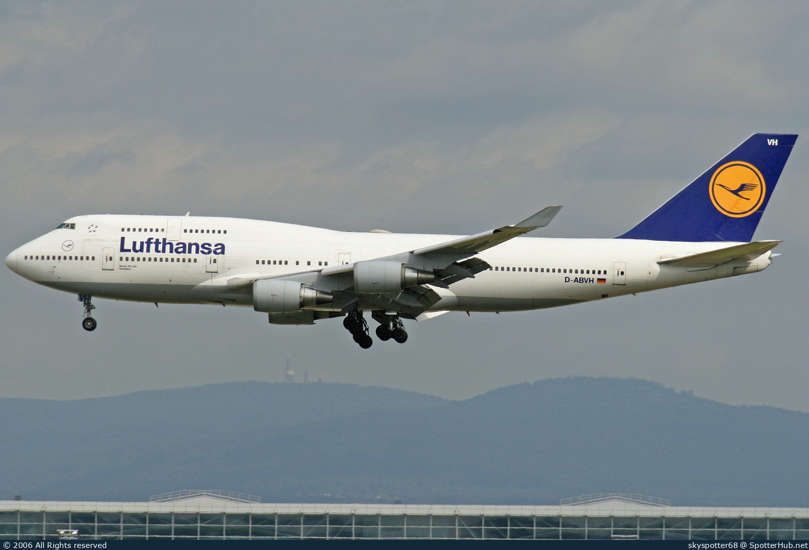 Photo of D-ABVH - Boeing 747-430 operated by Lufthansa