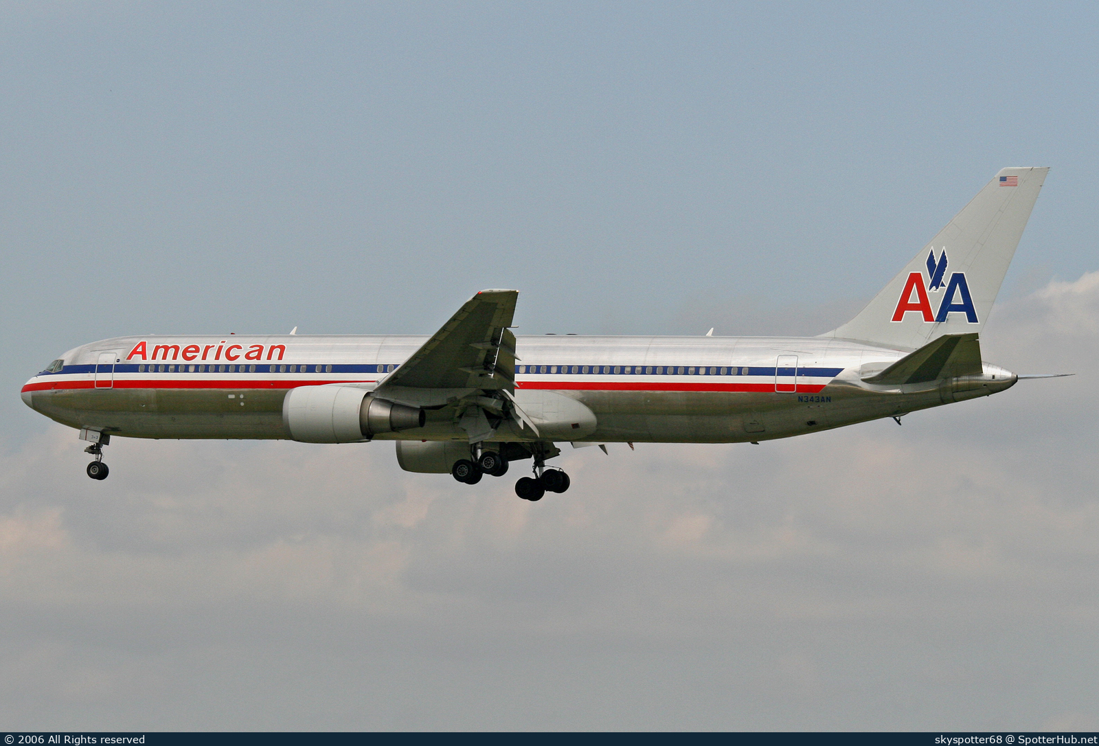 Photo of N343AN - Boeing 767-323(ER) operated by American Airlines