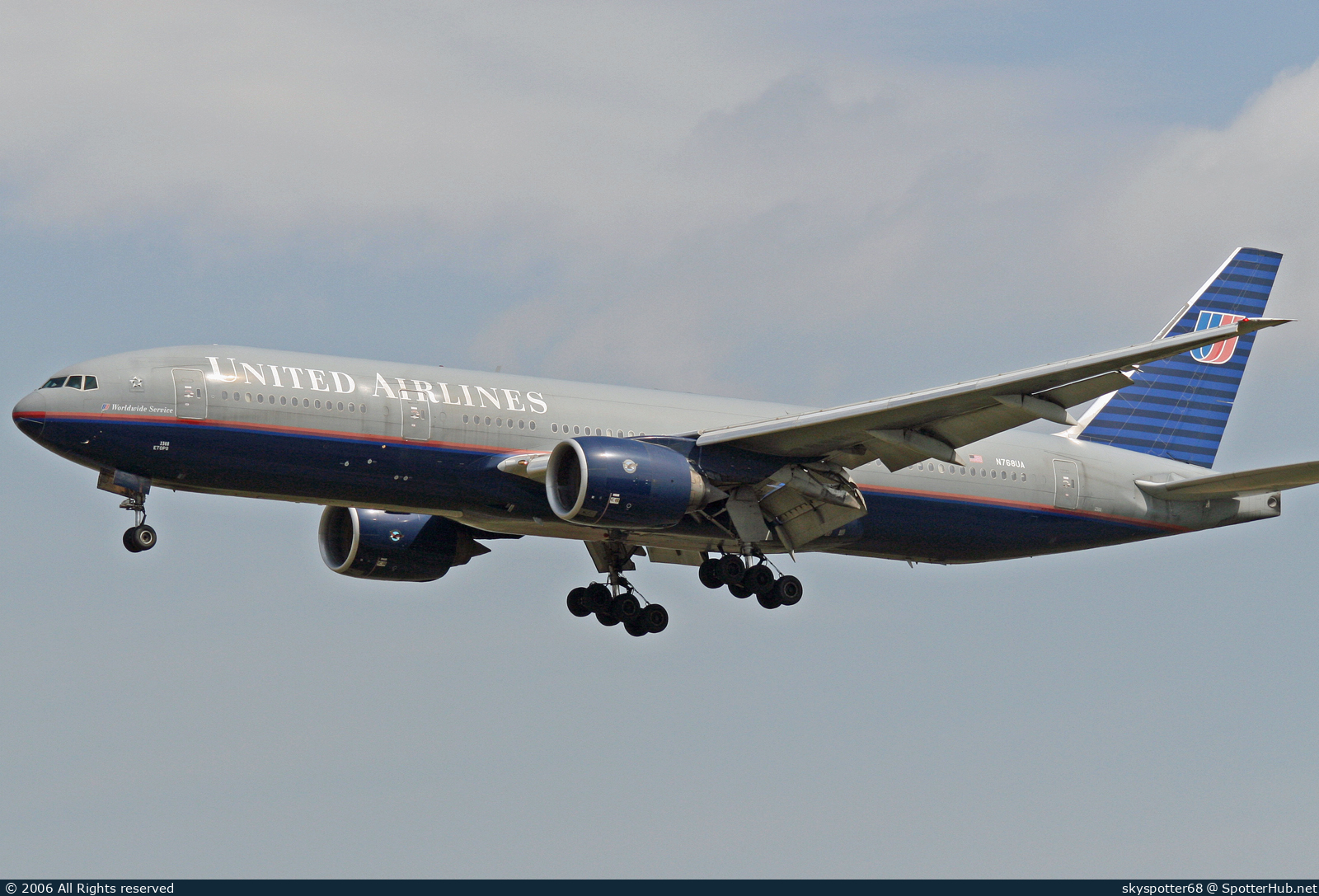 Photo of N768UA - Boeing 777-222 operated by United Airlines