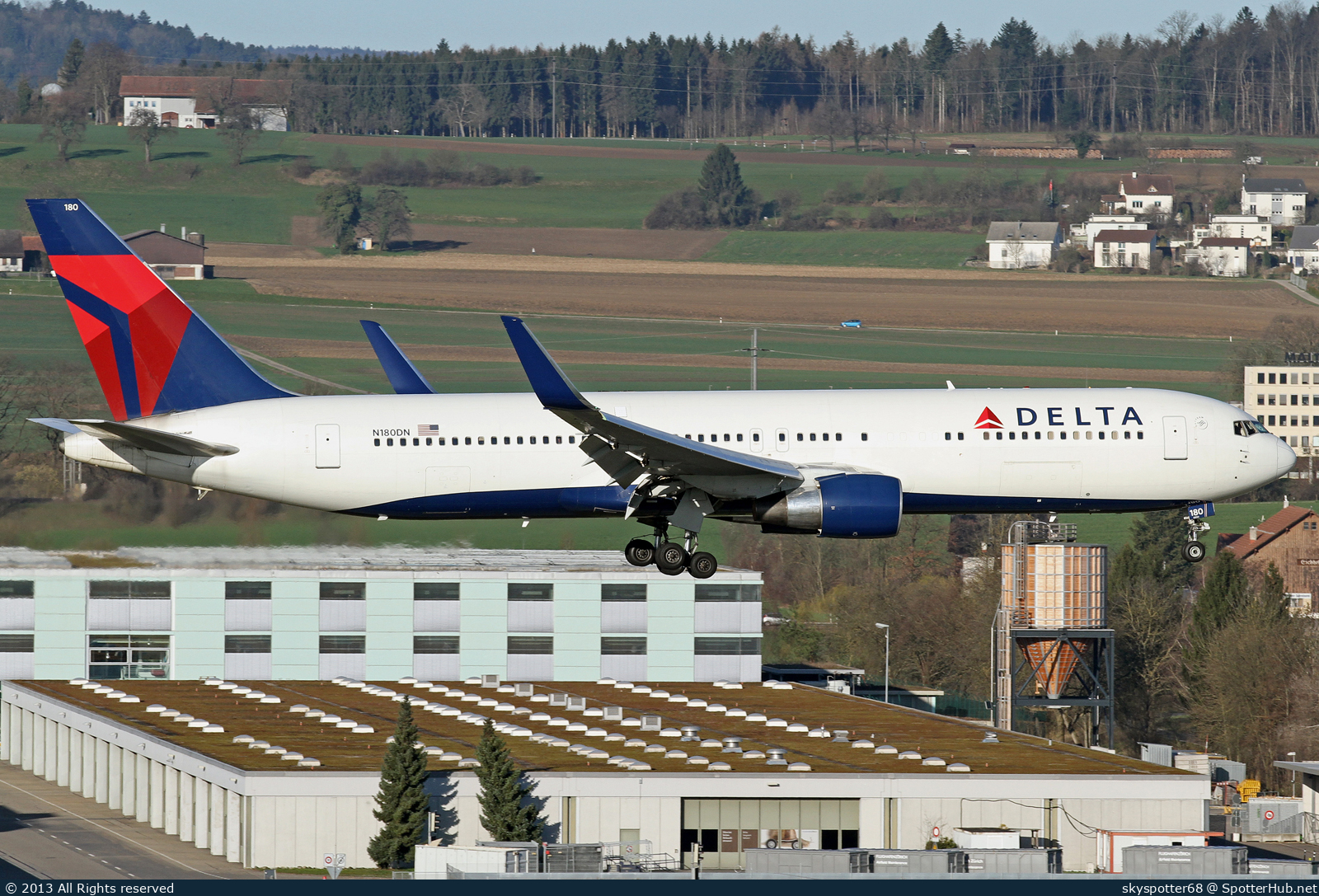 Photo of N180DN - Boeing 767-332(ER) operated by Delta Air Lines