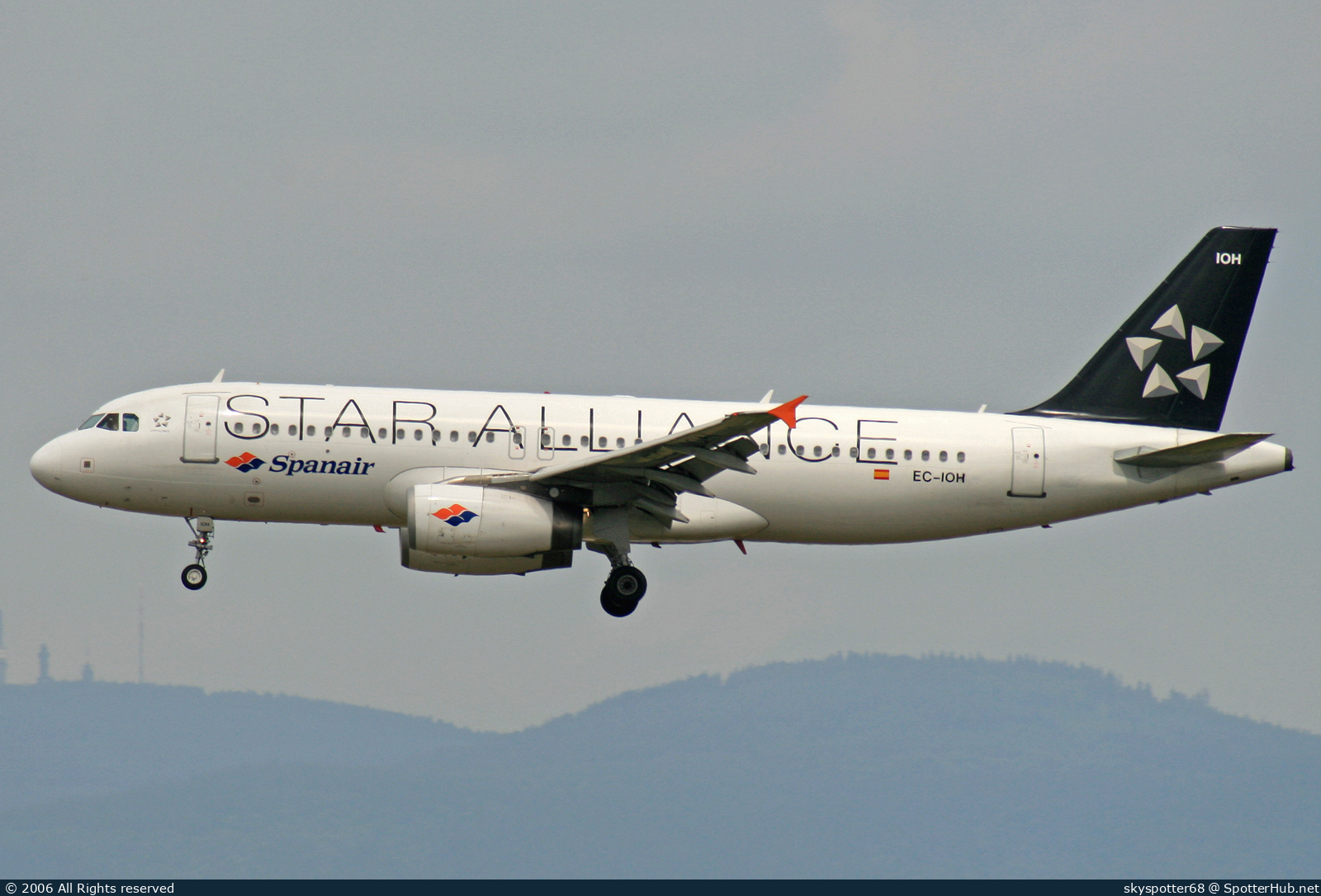 Photo of EC-IOH - Airbus A320-232 operated by Spanair
