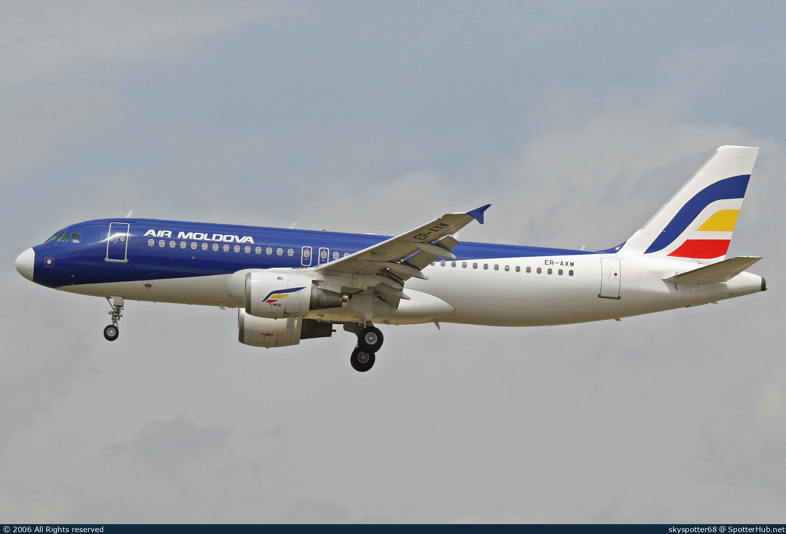 Photo of ER-AXW - Airbus A320-211 operated by Air Moldova