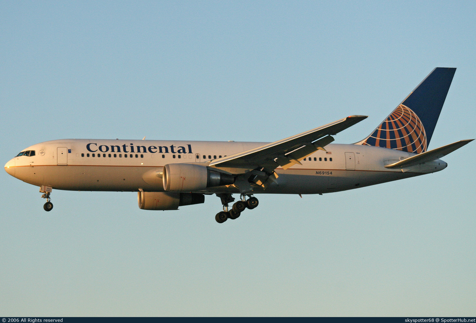 Photo of N69154 - Boeing 767-224(ER) operated by Continental Airlines