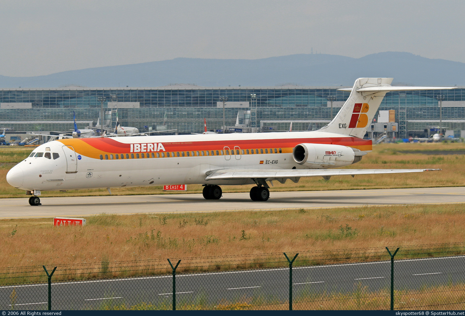 Photo of EC-EXG - McDonnell Douglas MD-87 operated by Iberia