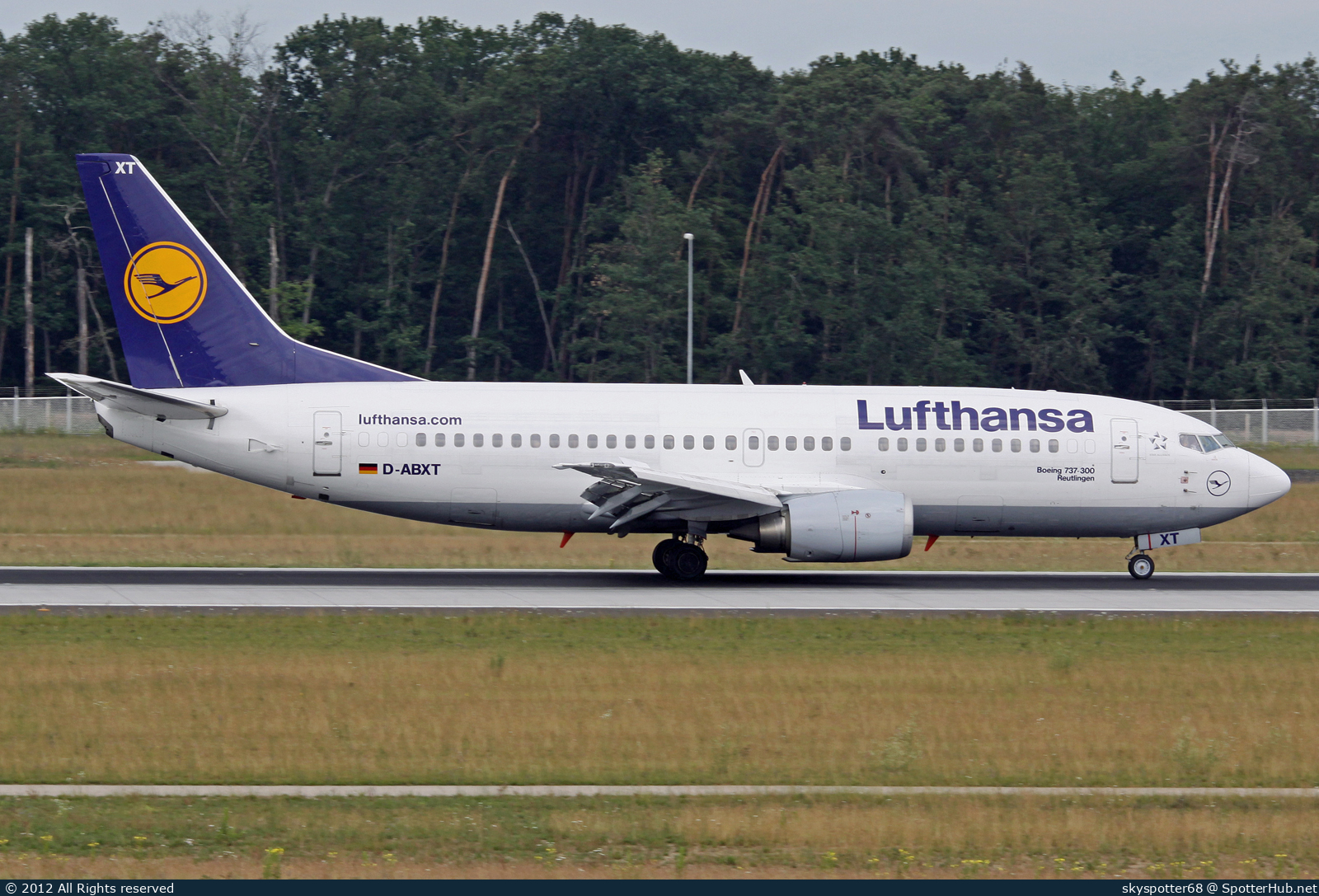 Photo of D-ABXT - Boeing 737-330 operated by Lufthansa