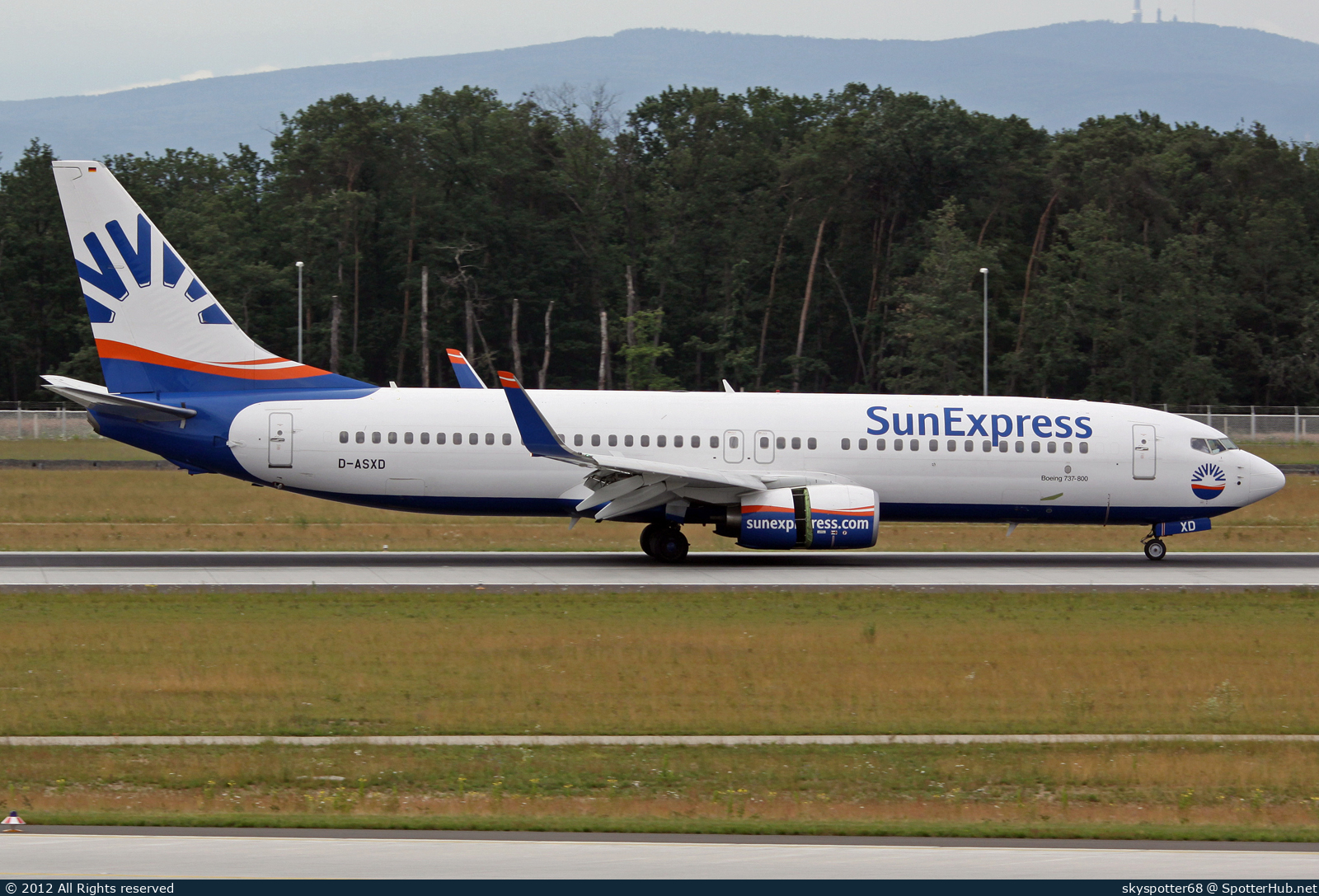 Photo of D-ASXD - Boeing 737-8AS operated by SunExpress Germany
