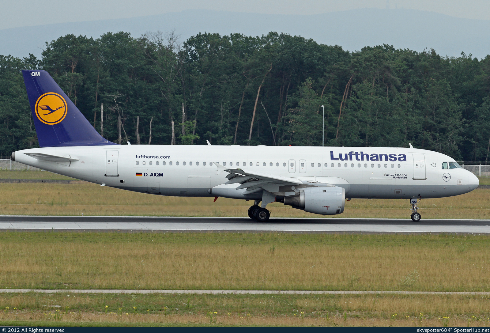 Photo of D-AIQM - Airbus A320-211 operated by Lufthansa