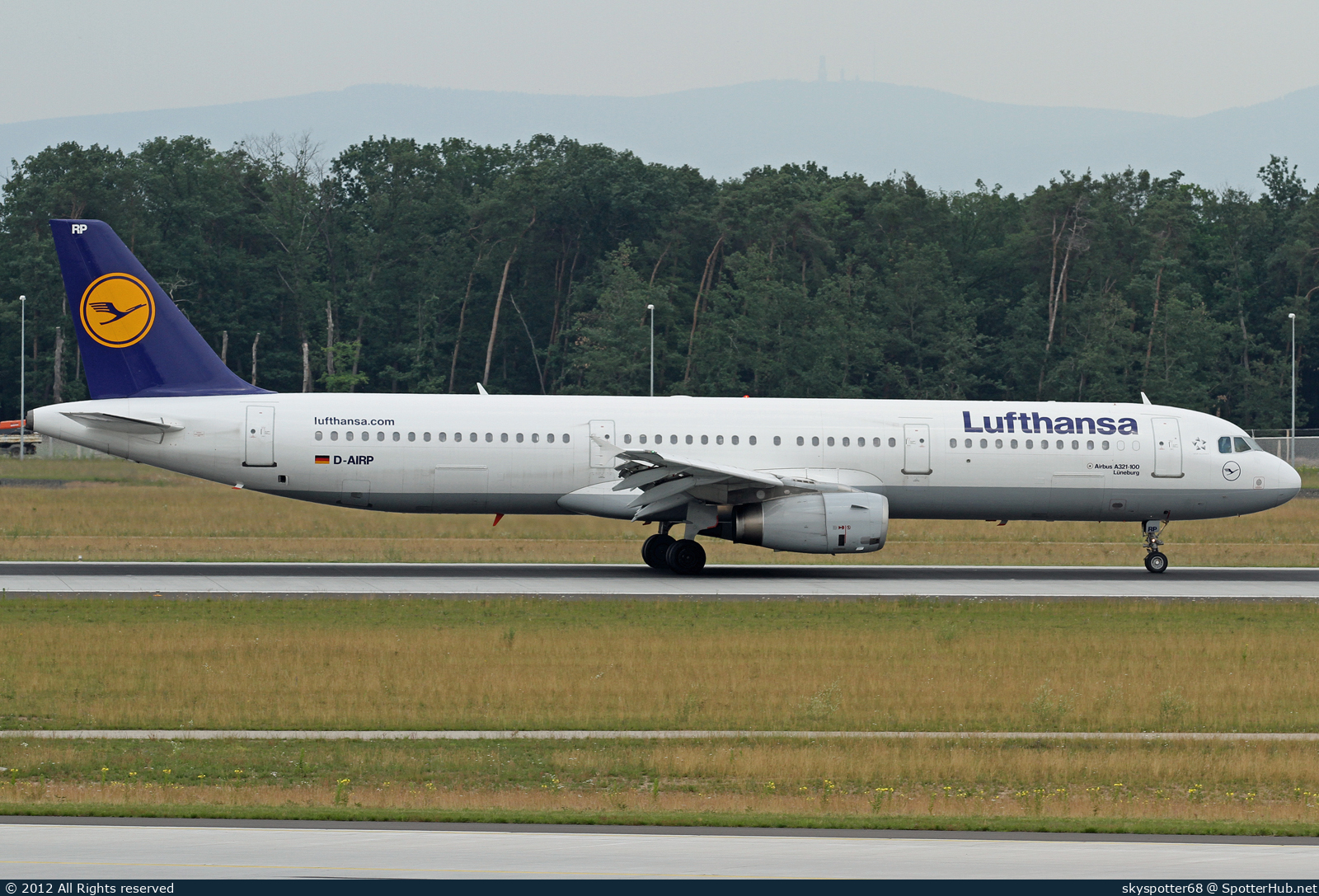 Photo of D-AIRP - Airbus A321-131 operated by Lufthansa