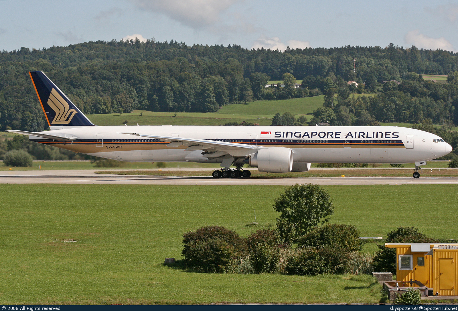 Photo of 9V-SWR - Boeing 777-312(ER) operated by Singapore Airlines