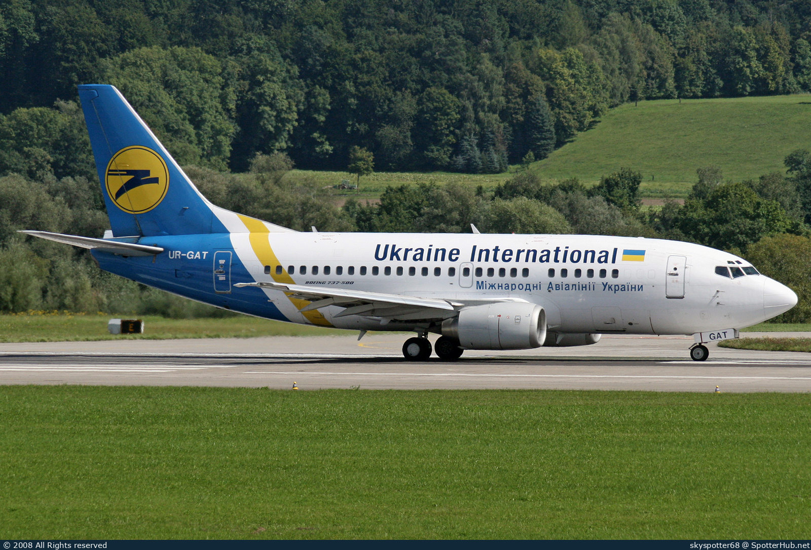 Photo of UR-GAT - Boeing 737-528 operated by Ukraine International Airlines