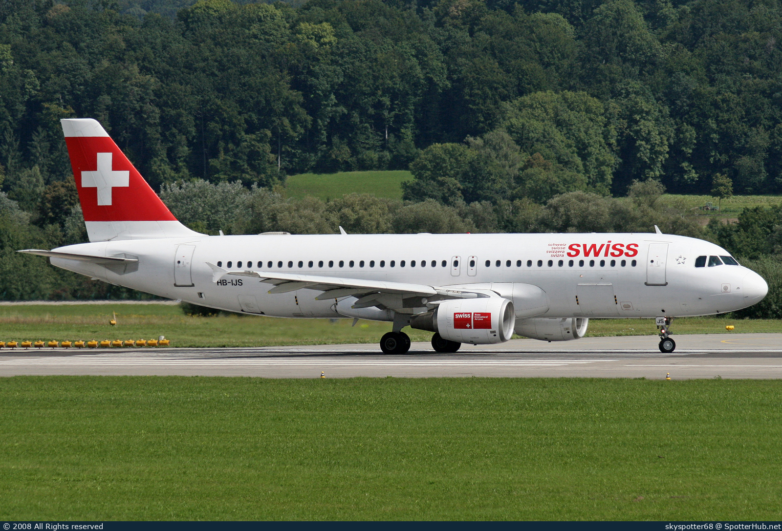 Photo of HB-IJS - Airbus A320-214 operated by Swiss International Air Lines