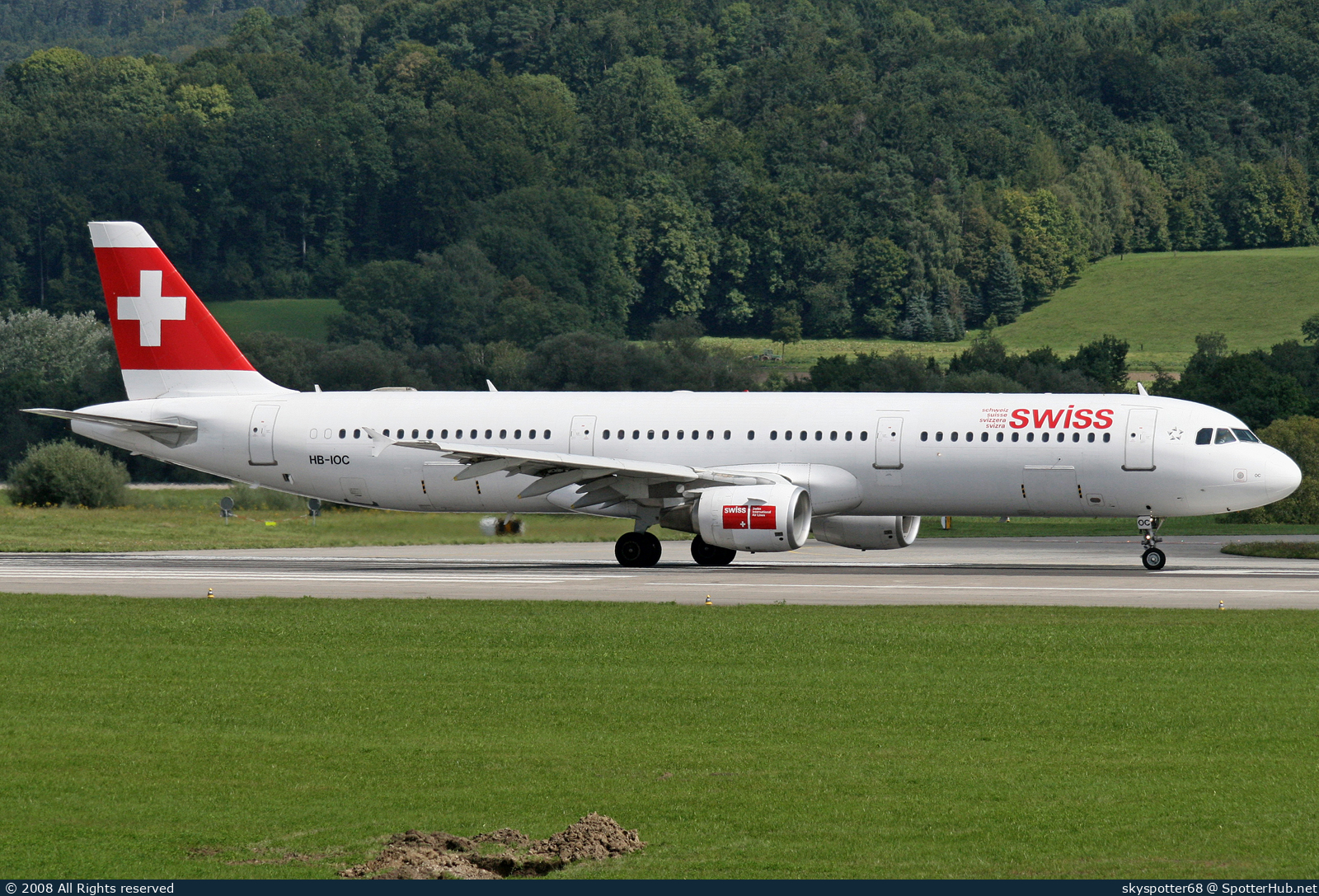 Photo of HB-IOC - Airbus A321-111 operated by Swiss International Air Lines