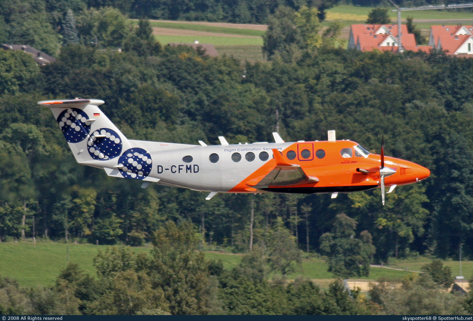 Photo of D-CFMD - Beechcraft B300 Super King Air 350 operated by FCS Flight Calibration Services