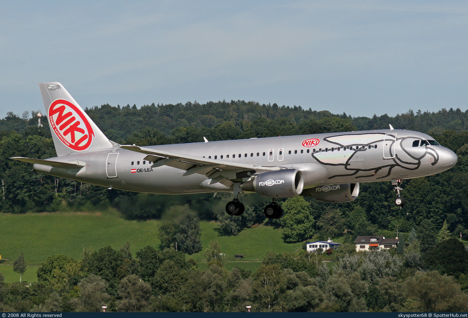 Photo of OE-LEA - Airbus A320-214 operated by Niki
