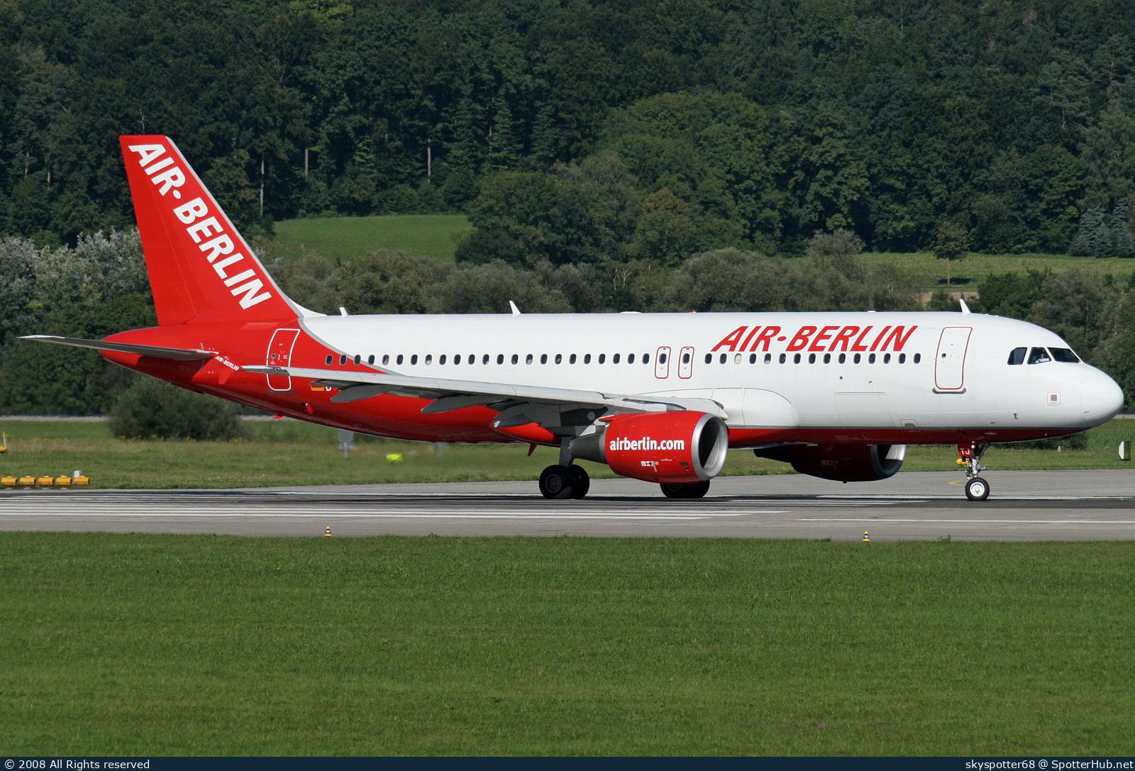 Photo of D-ALTJ - Airbus A320-214 operated by Air Berlin
