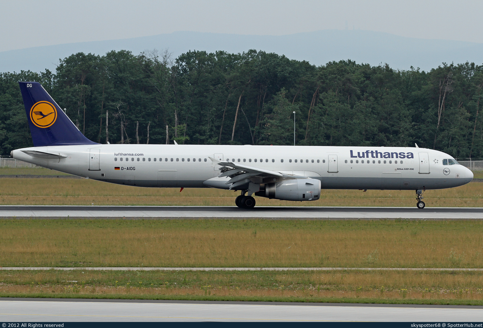 Photo of D-AIDG - Airbus A321-231 operated by Lufthansa