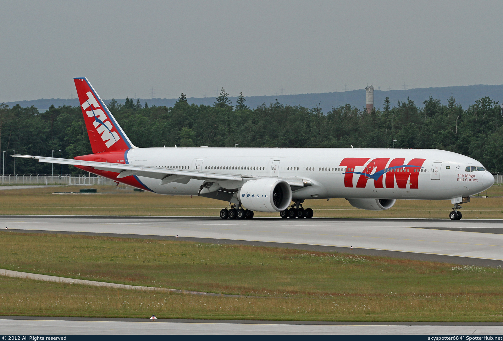 Photo of PT-MUB - Boeing 777-32W(ER) operated by TAM Linhas Aéreas
