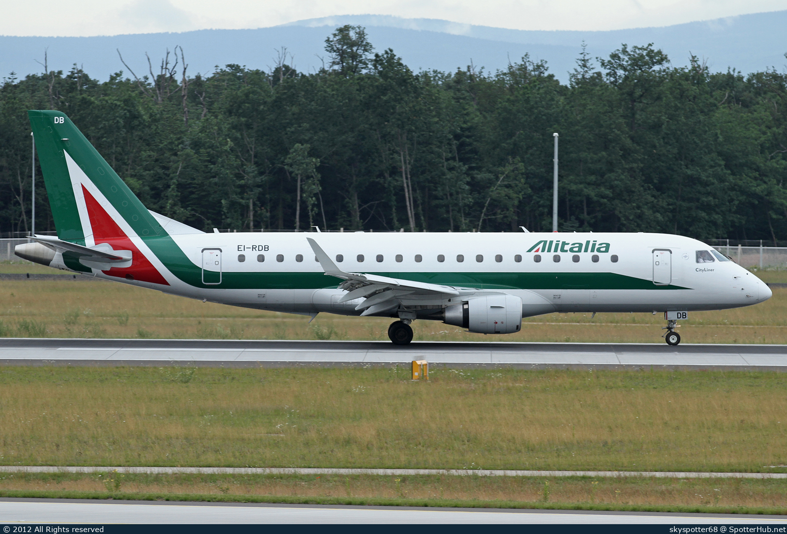 Photo of EI-RDB - Embraer ERJ-175STD operated by Alitalia CityLiner