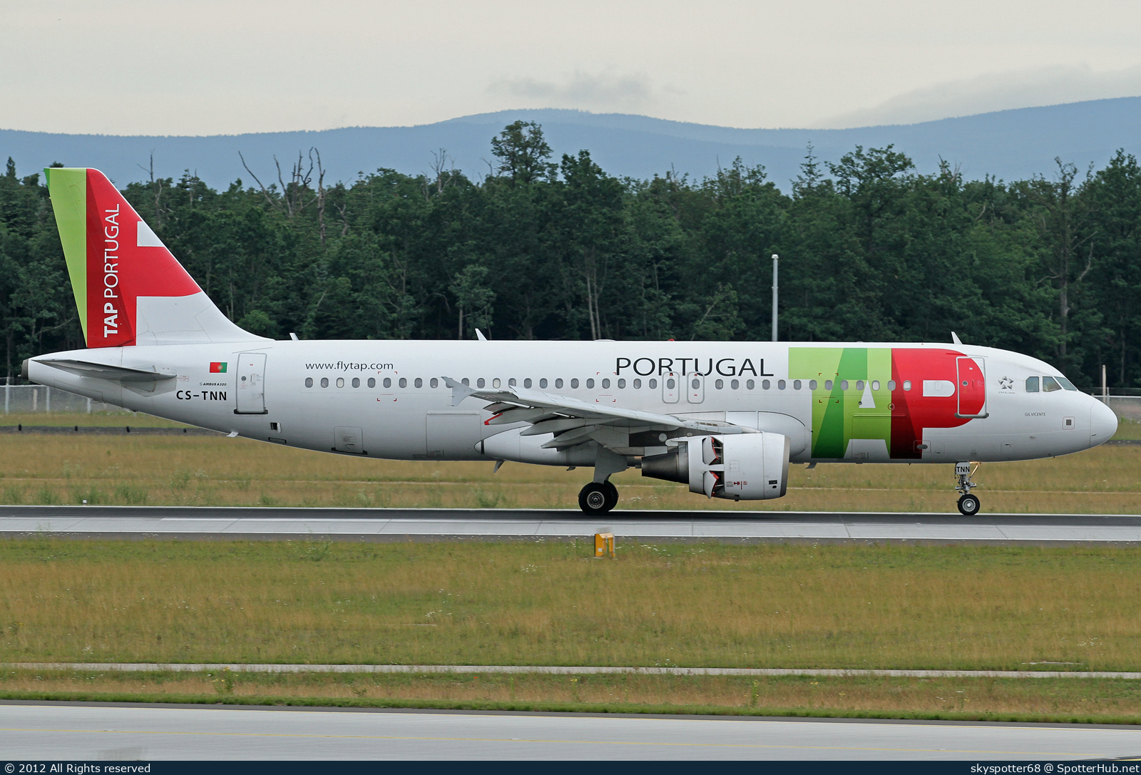 Photo of CS-TNN - Airbus A320-214 operated by TAP Air Portugal