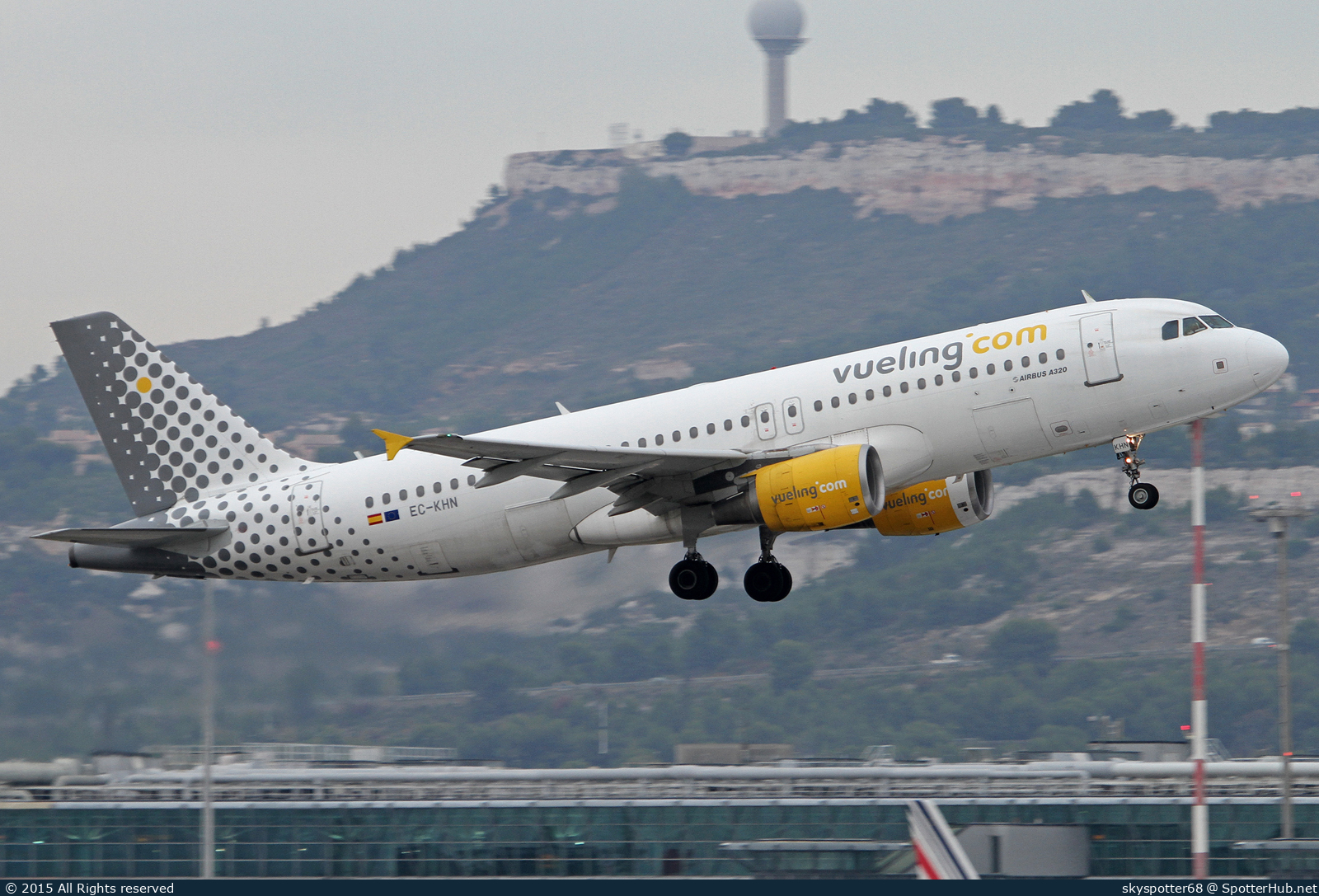 Photo of EC-KHN - Airbus A320-216 operated by Vueling