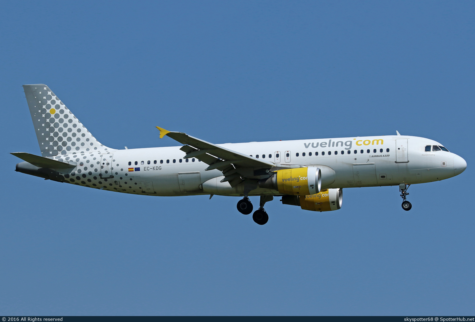 Photo of EC-KDG - Airbus A320-214 operated by Vueling